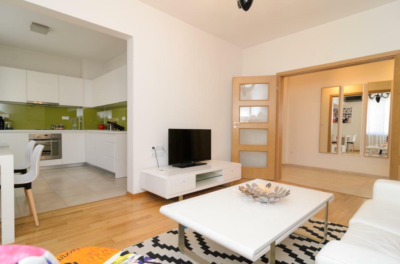 Rise & Shine Sofia Luxury Apartment By Flat Mаnager Bagian luar foto