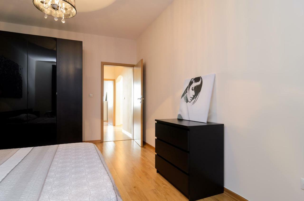 Rise & Shine Sofia Luxury Apartment By Flat Mаnager Bagian luar foto